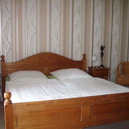 Pension Haus Am Hirschsprung Виллинген Экстерьер фото