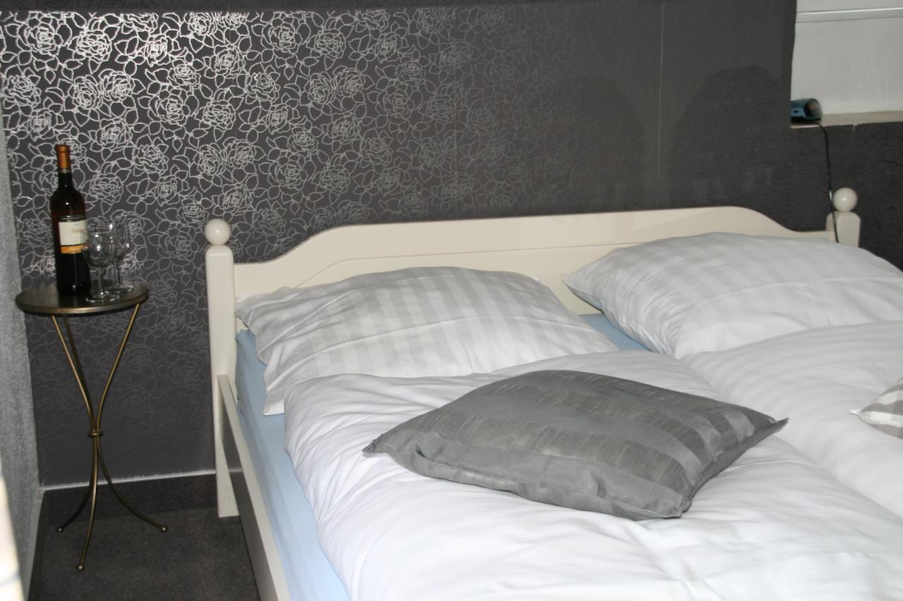 Pension Haus Am Hirschsprung Виллинген Экстерьер фото